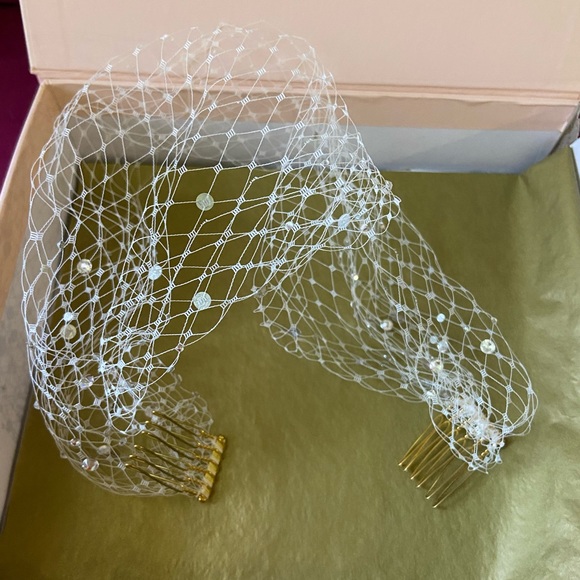 NWOT Twigs & Honey Rhinestone adorned bandeau birdcage veil - Picture 4 of 7